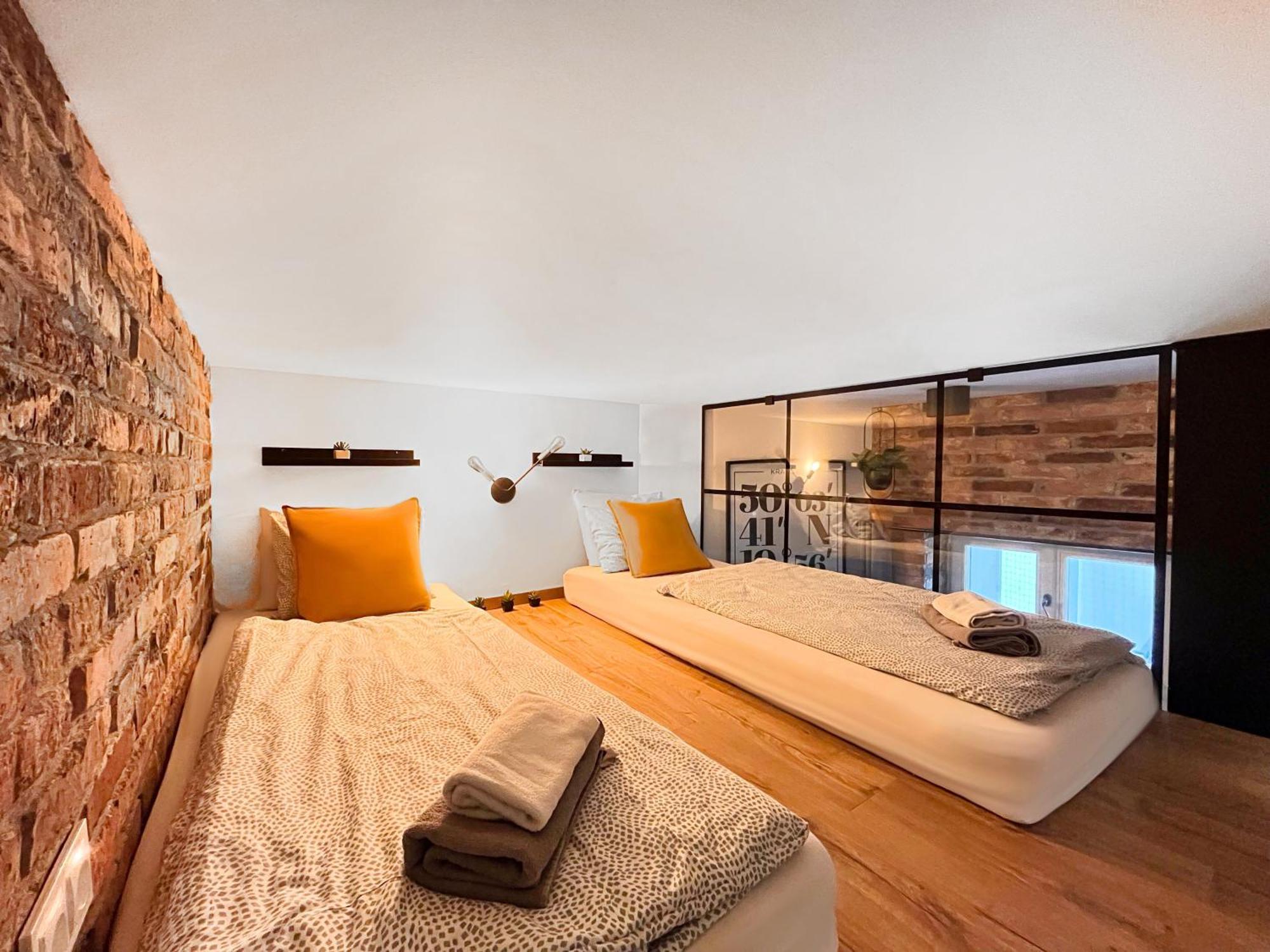 Large 75 M2 Apartment For 6 Guests Next To Wawel Castle Cracovia Esterno foto